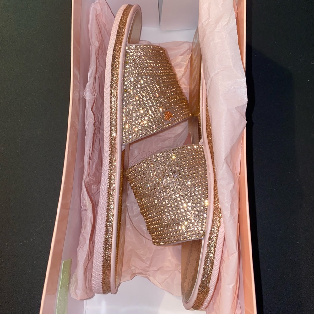 Juicy Couture size 7 sandal. Rose gold/Pink